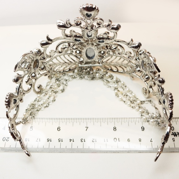 ✨ Dazzling Tiara ~ Pearls & Crystals Silver Tone main image 9